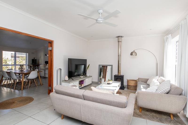 To Let 5 Bedroom Property for Rent in Kirstenhof Western Cape